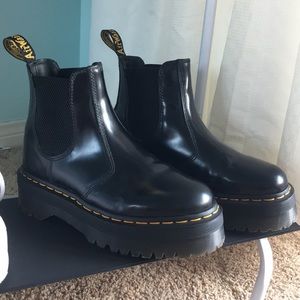 2976 polished smooth platform chelsea boots